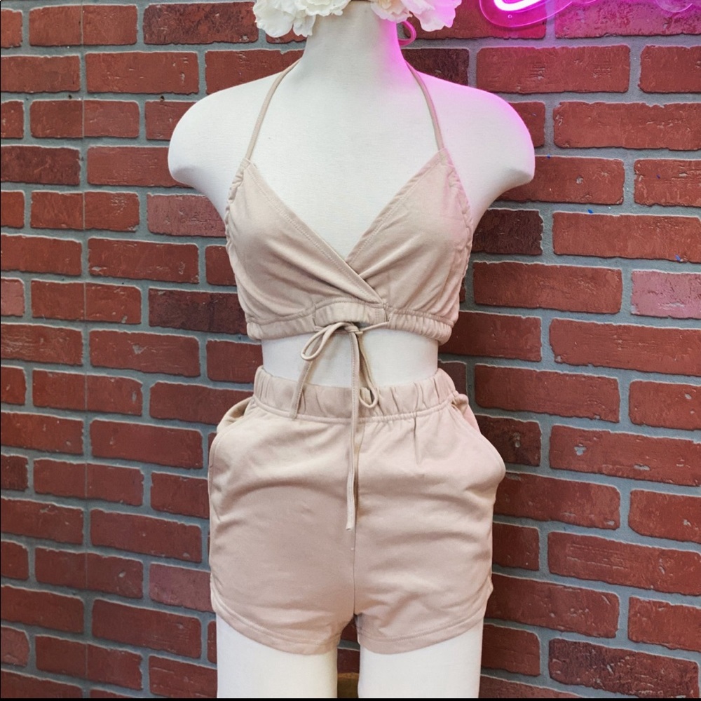 2-Piece Set - Picture 2 of 2
